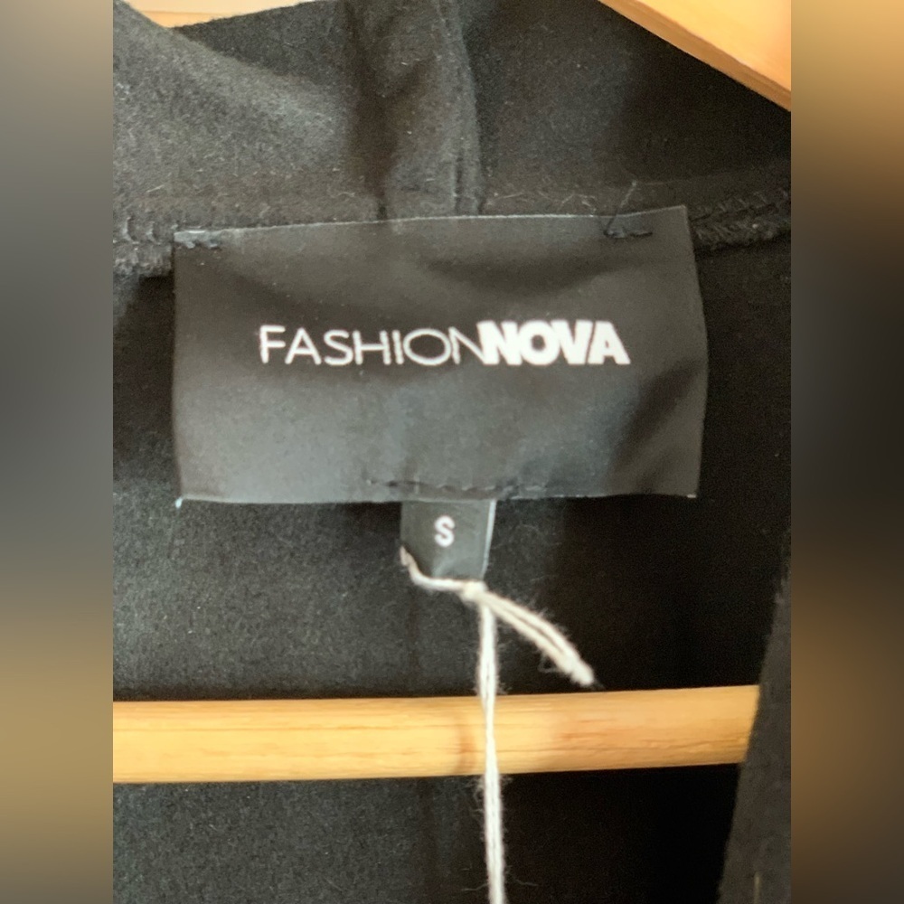Fashion Nova Stylish Black Wrap Coat.  Size-Small - Picture 4 of 4